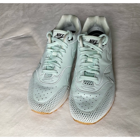 Nike Air Max S1 Athletic Sneakers Barely Green Sz 8.5 Leather Orthotic Friendly - Picture 2 of 8